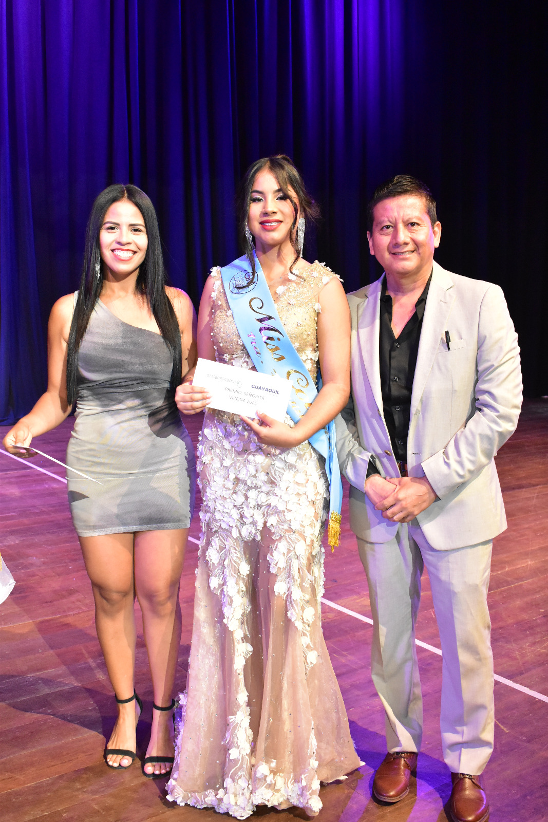 Miss Colegial 2025 Bus Turismo 3